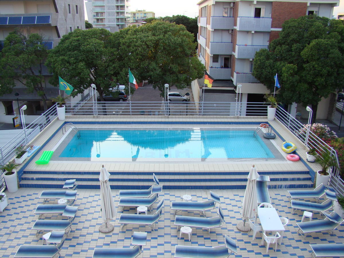 Hotel Blue Marine Lignano Sabbiadoro Zewnętrze zdjęcie