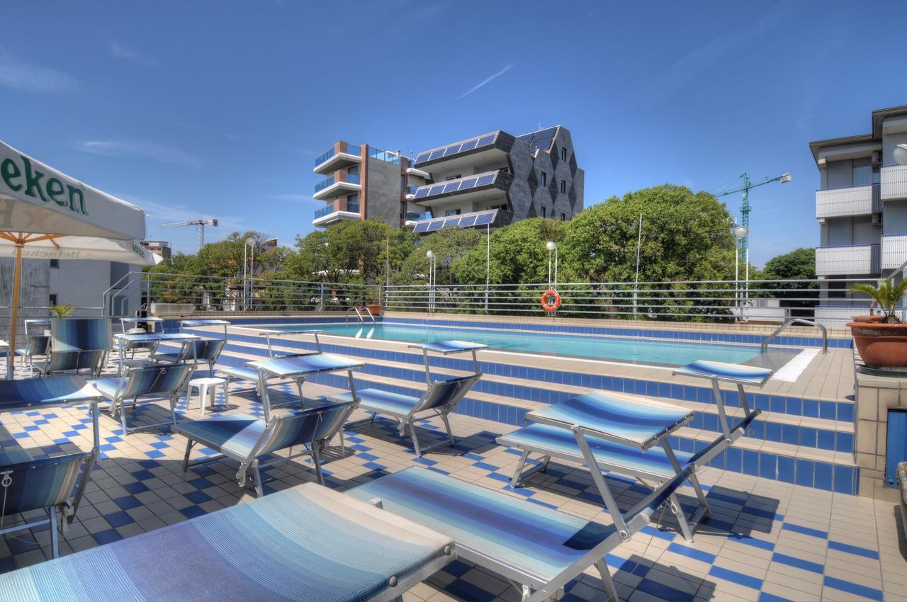 Hotel Blue Marine Lignano Sabbiadoro Zewnętrze zdjęcie
